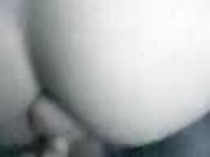 Une femme mûre s'est armée d'un vibromasseur en verre à bouts en forme de boule, qu'elle applique constamment sur ses tétons et son clitoris percé. Après cette procédure, Eva Salizar enfonce porno francai gratui le jouet plus profondément en elle-même, essayant de jouir.